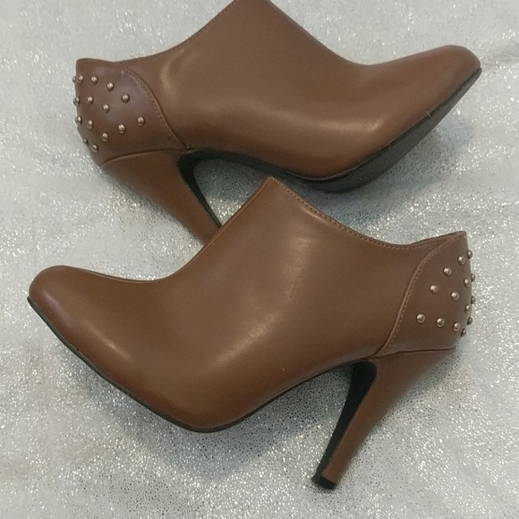 Brown booties - Picture 5 of 7